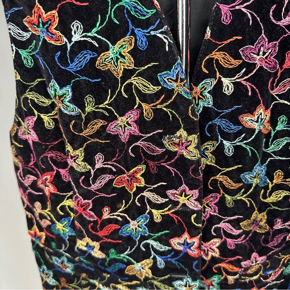 Vintage Embroidered Floral Guess Vest - Picture 3 of 5